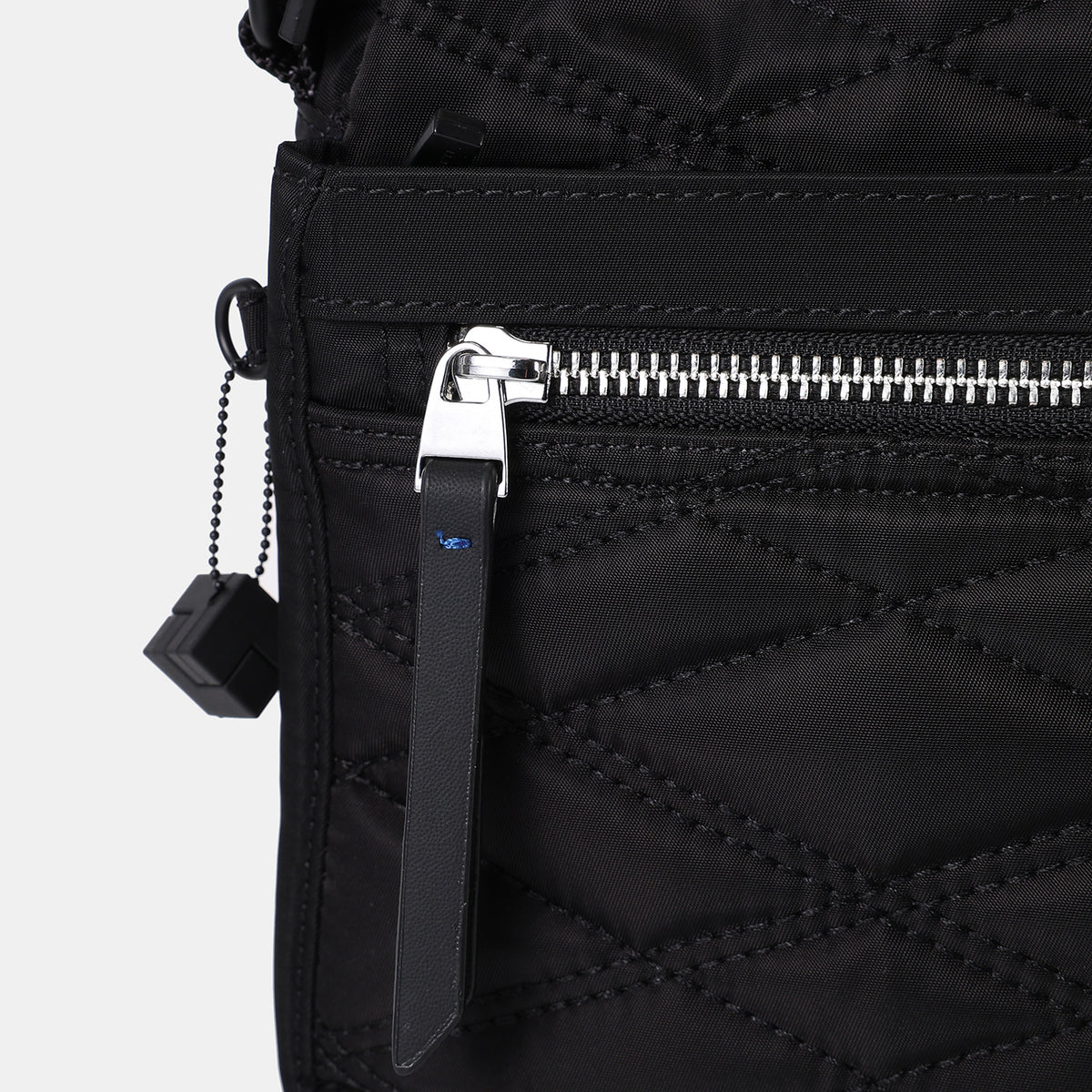 Eye M Shoulder Bag Medium New Quilt Black