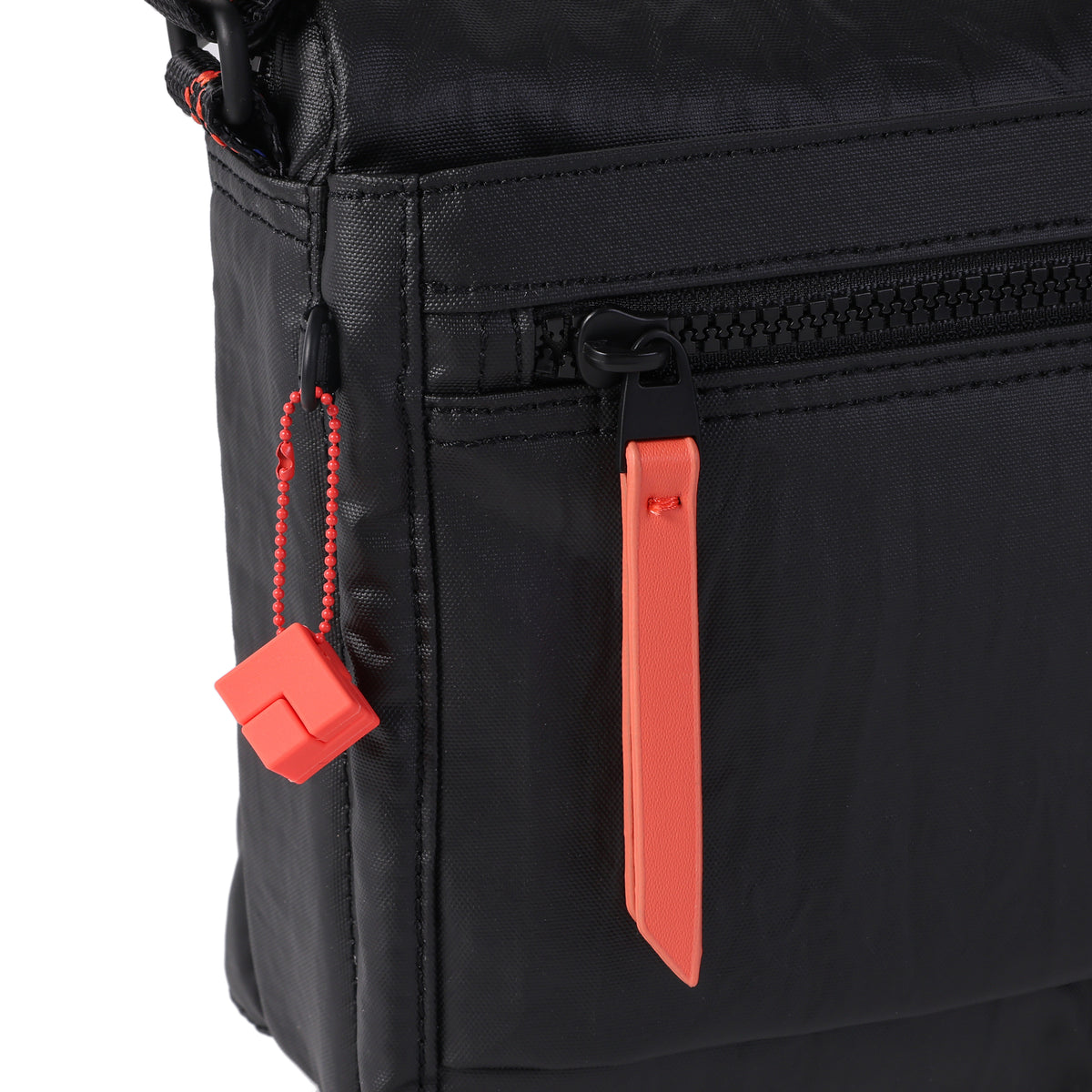 Eye M Shoulder Bag Medium Rfid Creased Black/Coral