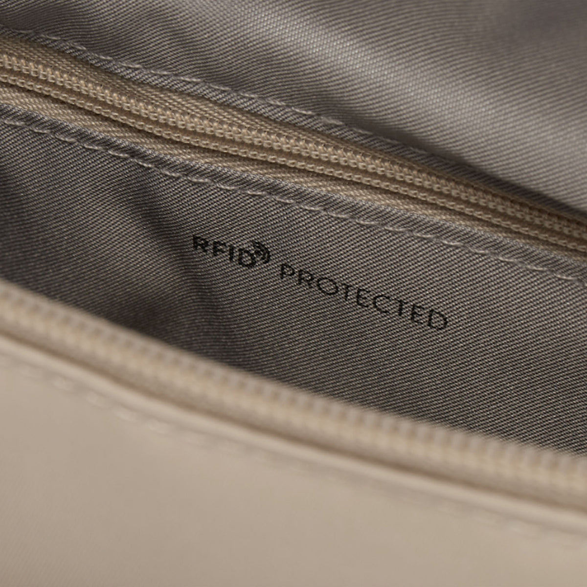 EYE M | SHOULDER BAG