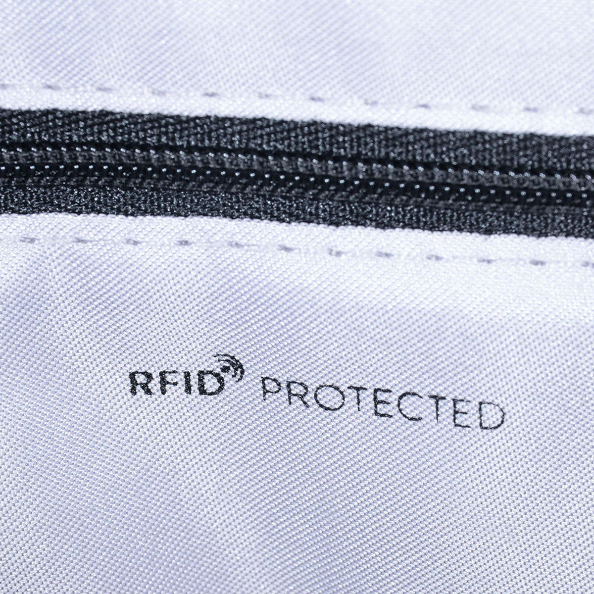 Eye M Shoulder Bag Medium RFID Quilted Black