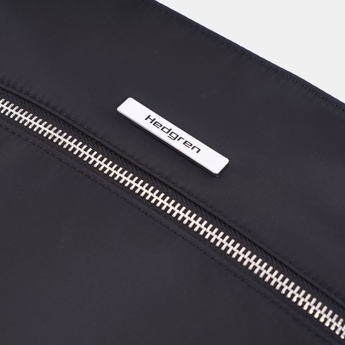 Hedgren SOURCE Large Vertical Crossover RFID