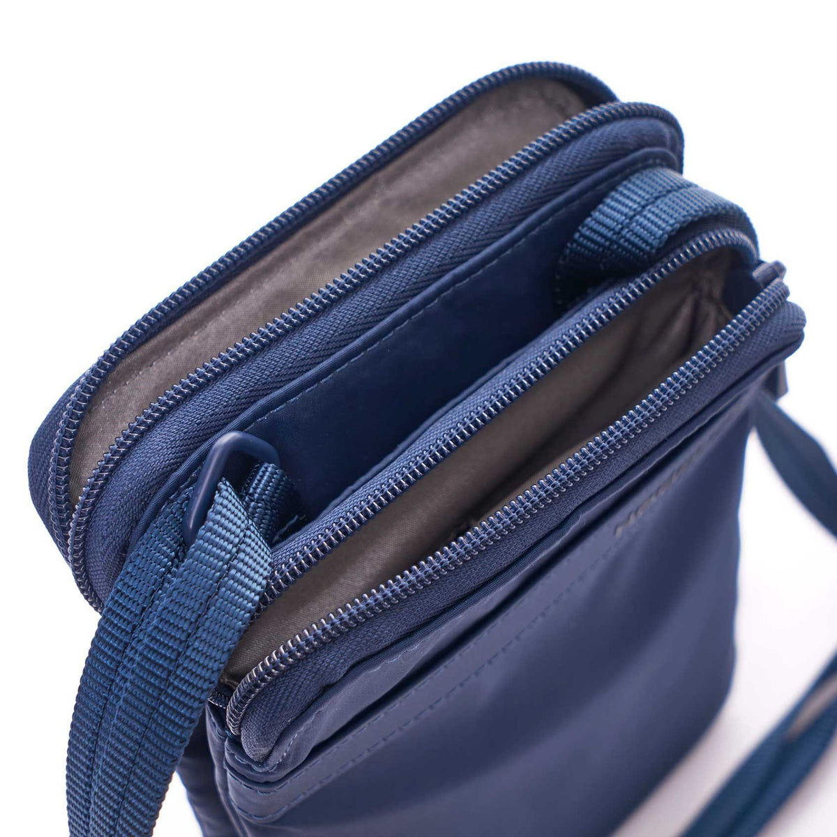 Hedgren Follis Passport Holder RUPEE