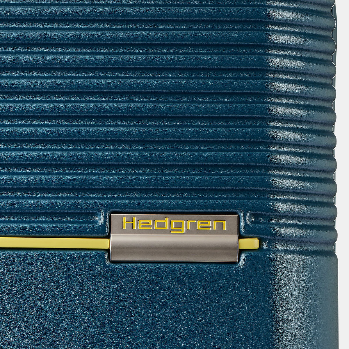 Stripe S Companion Travel Suitcase|Lineo Collection|Hedgren