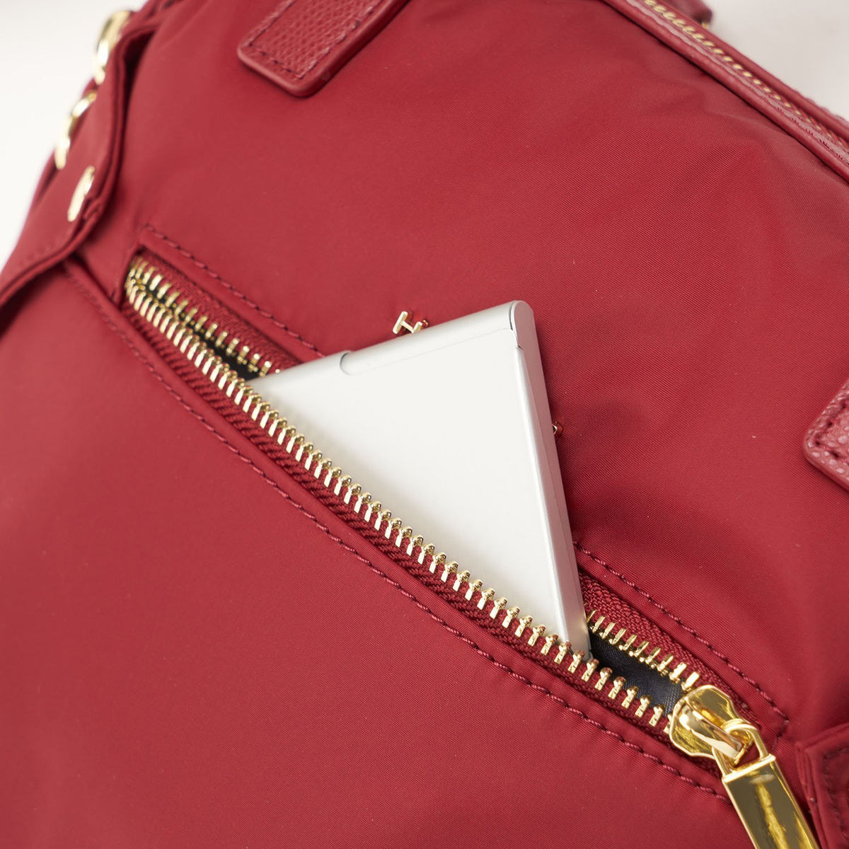 Spectral Compact Modern Handbag|Prisma Collection|Hedgren