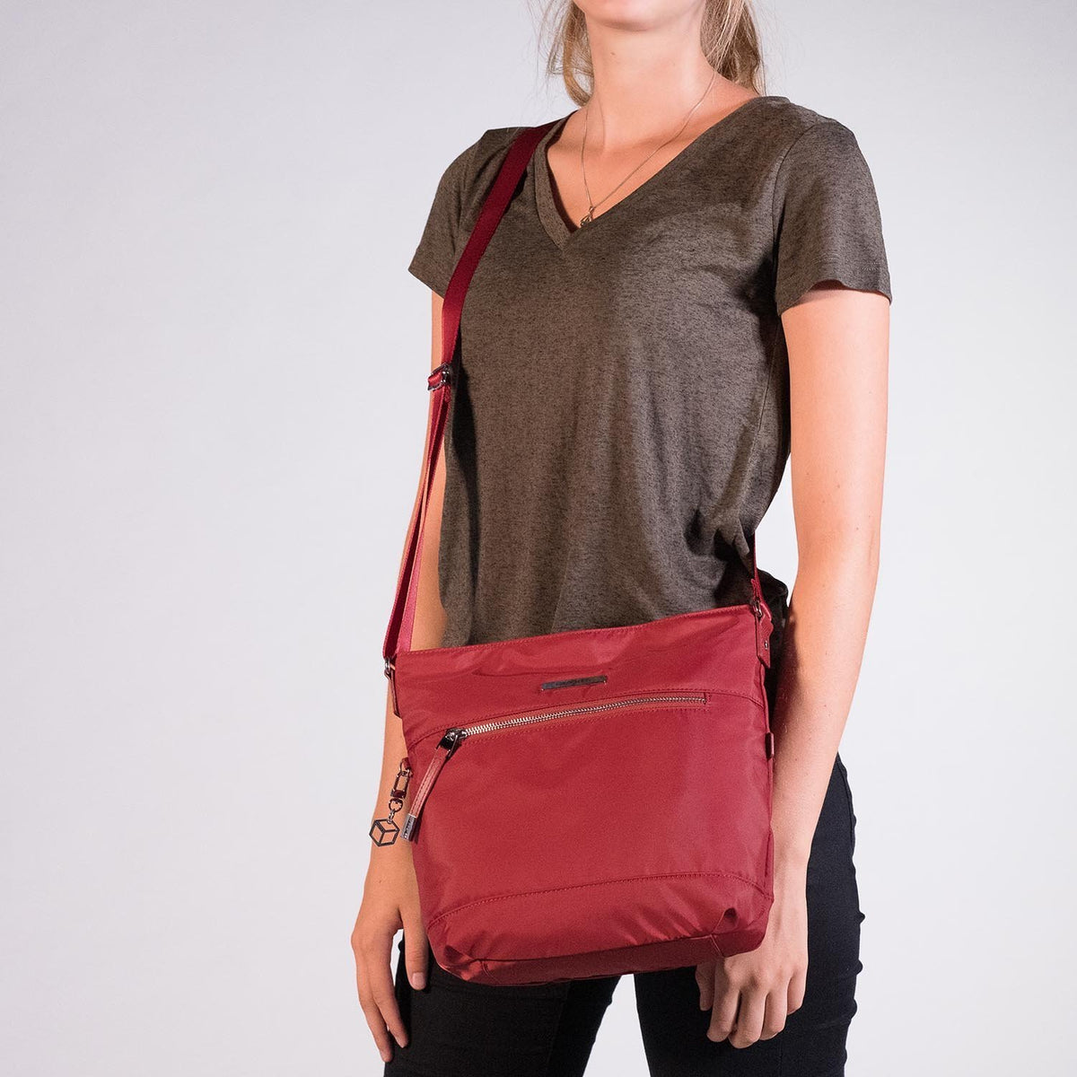 Women’s Source Large Vertical Crossover|Aura Collection|Hedgren