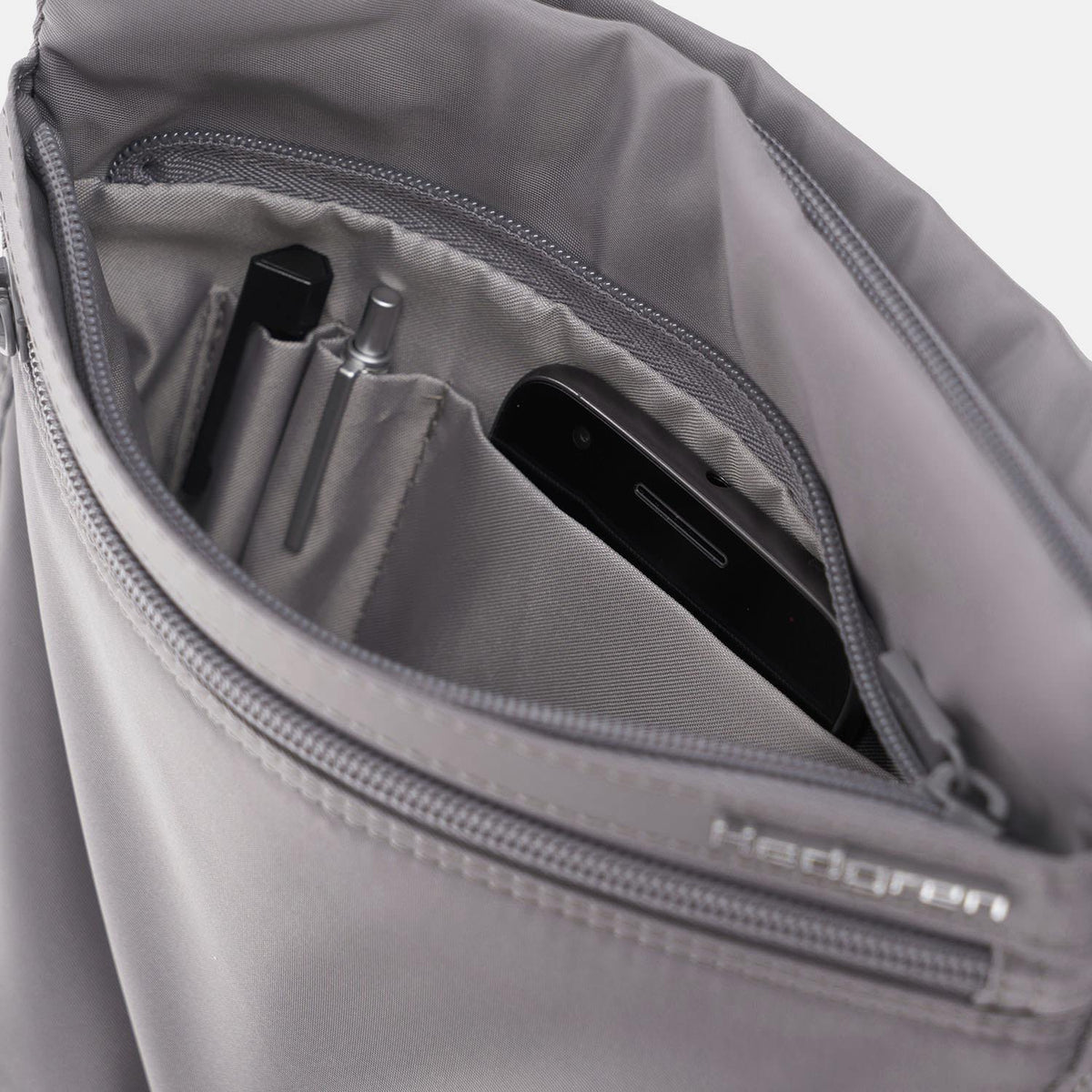 Hedgren LEONCE Small Vertical Crossover RFID