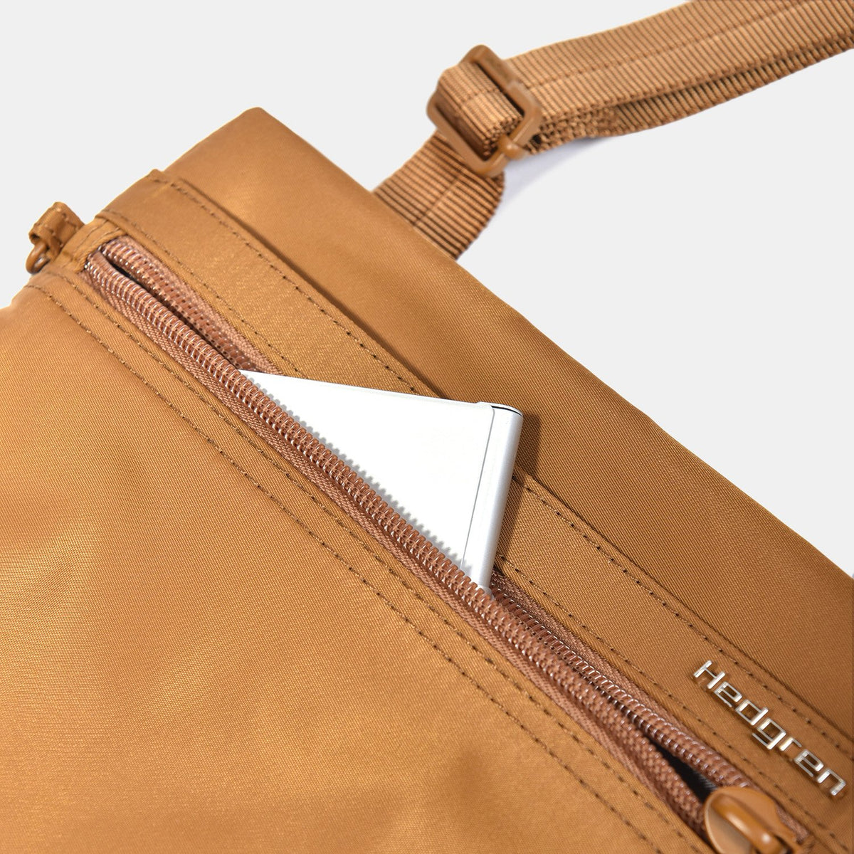 Hedgren LEONCE Small Vertical Crossover RFID