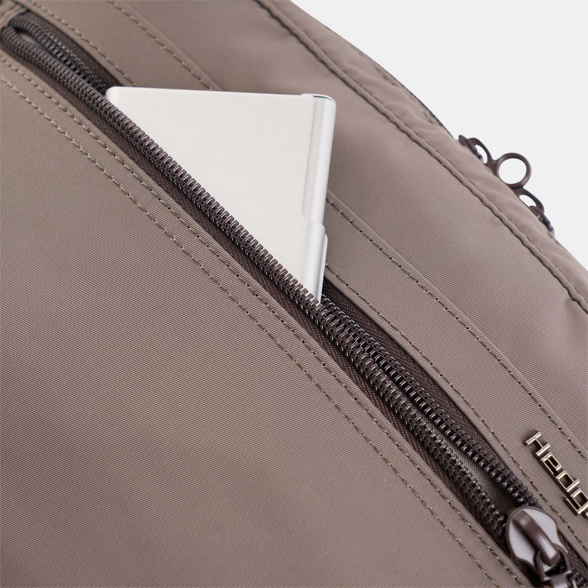 Hedgren METRO Multi Compartment Crossover RFID