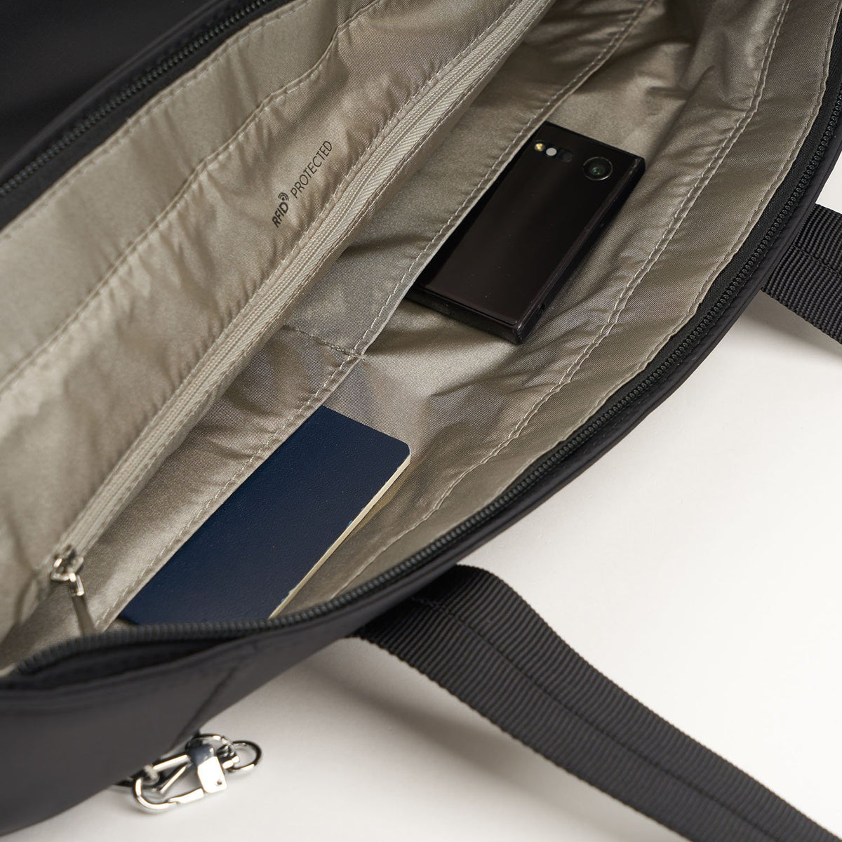Women’s Erika Travel Tote Bag|Inner City Collection|Hedgren
