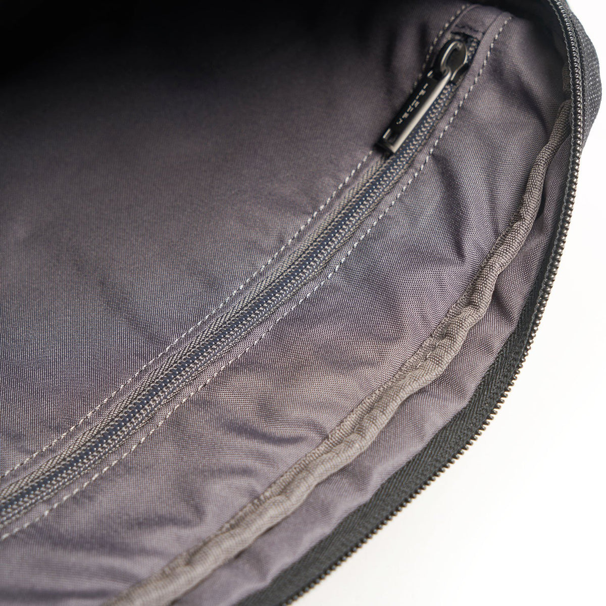 Men’s Oak Compact Crossover Bag|Walker Collection|Hedgren